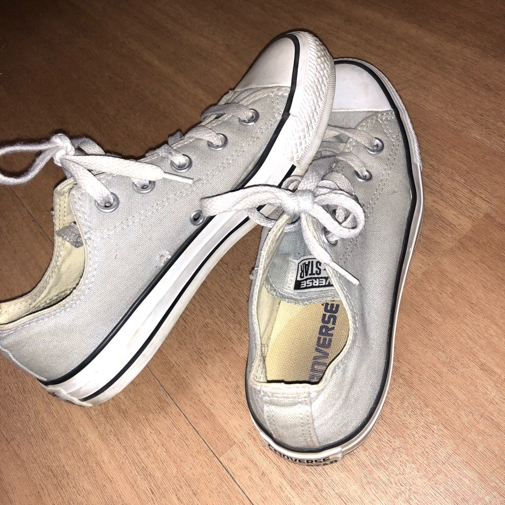 Grey converse!